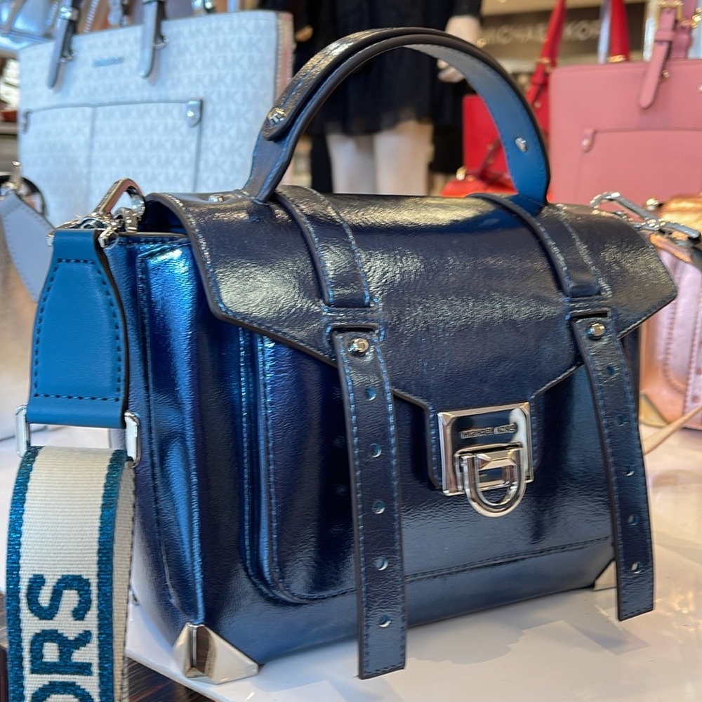 MICHAEL KORS
Manhattan Medium TH SCHOOL Crackled Metallic Leather SATCHEL
NWT - Picture 15 of 16